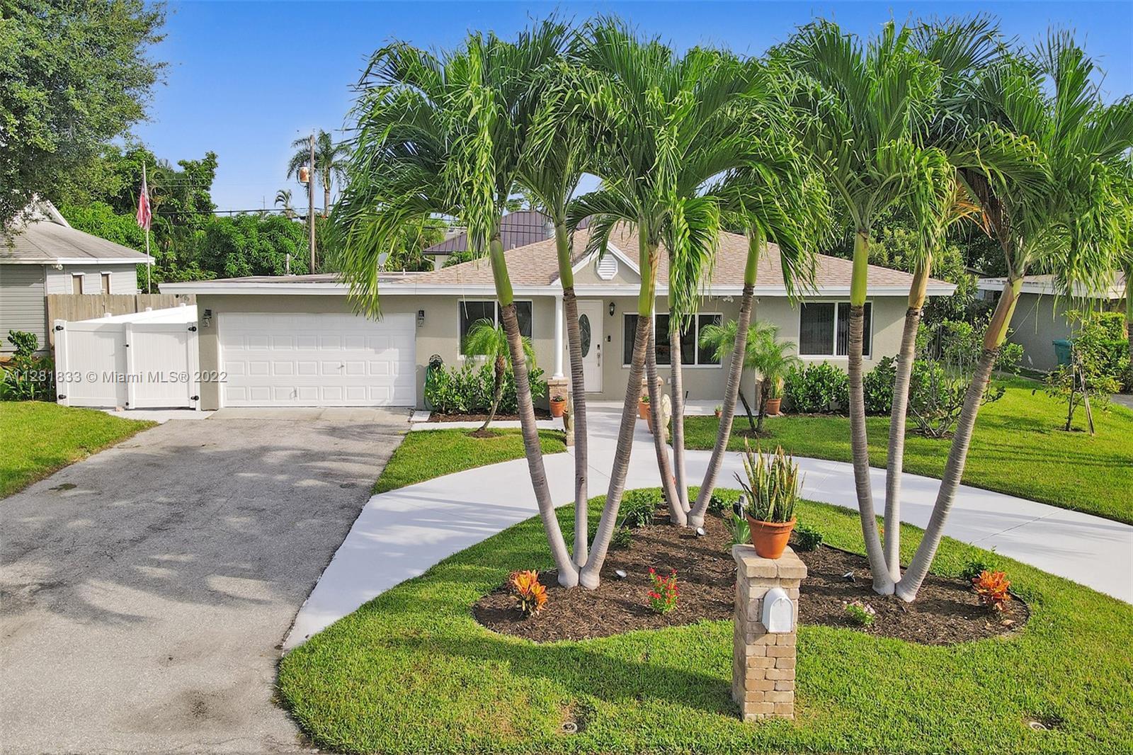 Welcome to Chapel Hill! Located in beautiful City of Boynton Beach Florida. This amazing single fami