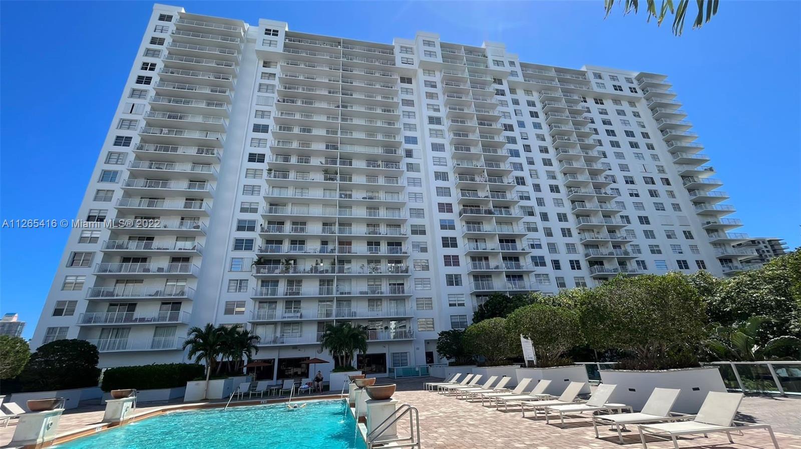 AMAZING 2 BEDS, 2 BATHS PLUS DEN APARTMENT LOCATED IN THE HEART OF AVENTURA. WRAP- AROUND BALCONY TO