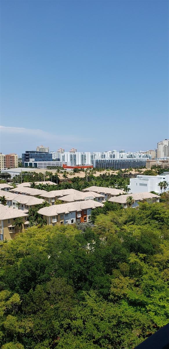 COMMODORE PLAZA CONDO Located in a Central Area of Aventura Unit has 2 Beds and 2 Full Baths 2 pools