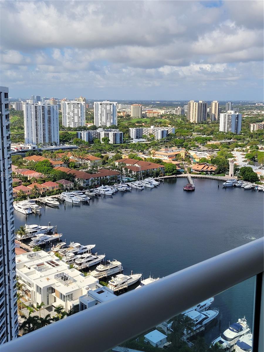 Beautiful unit at The North Tower in The Point in Aventura. 3 bedrooms, 2 bathrooms apartment with o