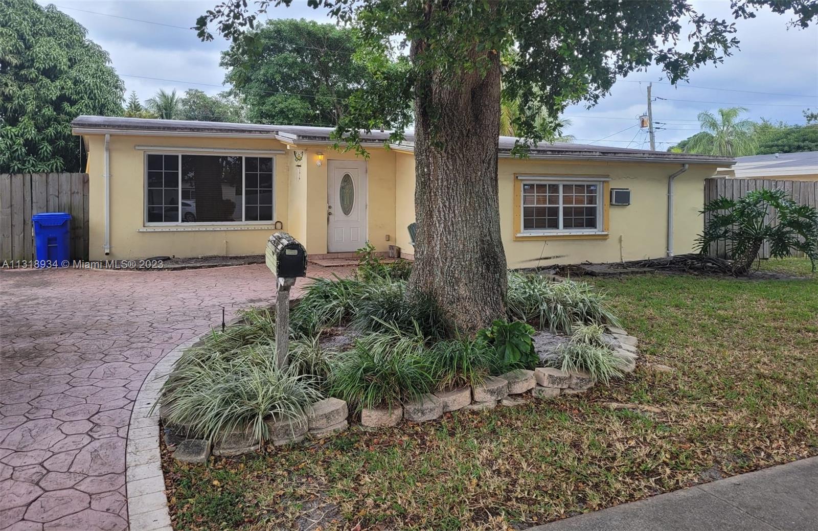 Photo of 6541 SW 5th St in Pembroke Pines, FL