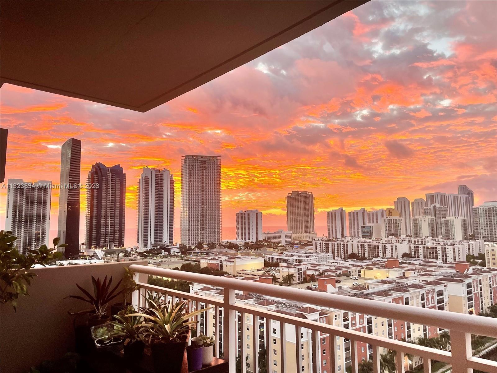 ONE BEDROOM UNIT WITH AMAZING BAY VIEW IN THE CENTER OF SUNNY ISLES BEACH, CLOSE  TO THE OCEAN.