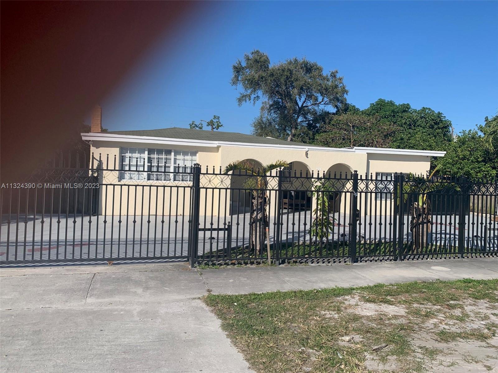 Photo of 921 NW 141st St in Miami, FL