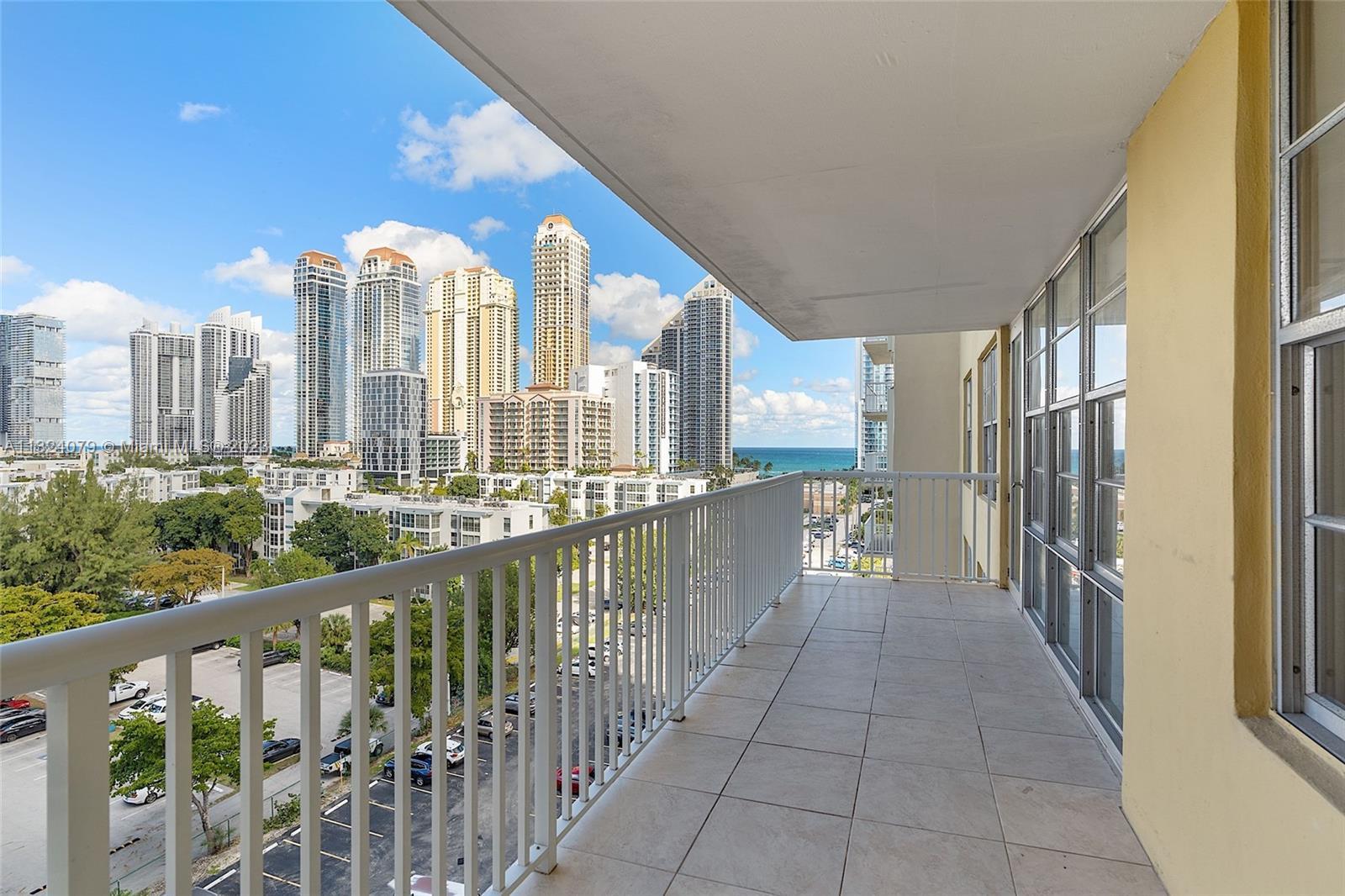 Welcome to unit 1015, a light, bright and airy split floor plan 2BD 2BA unit in 400 Winston Tower. T