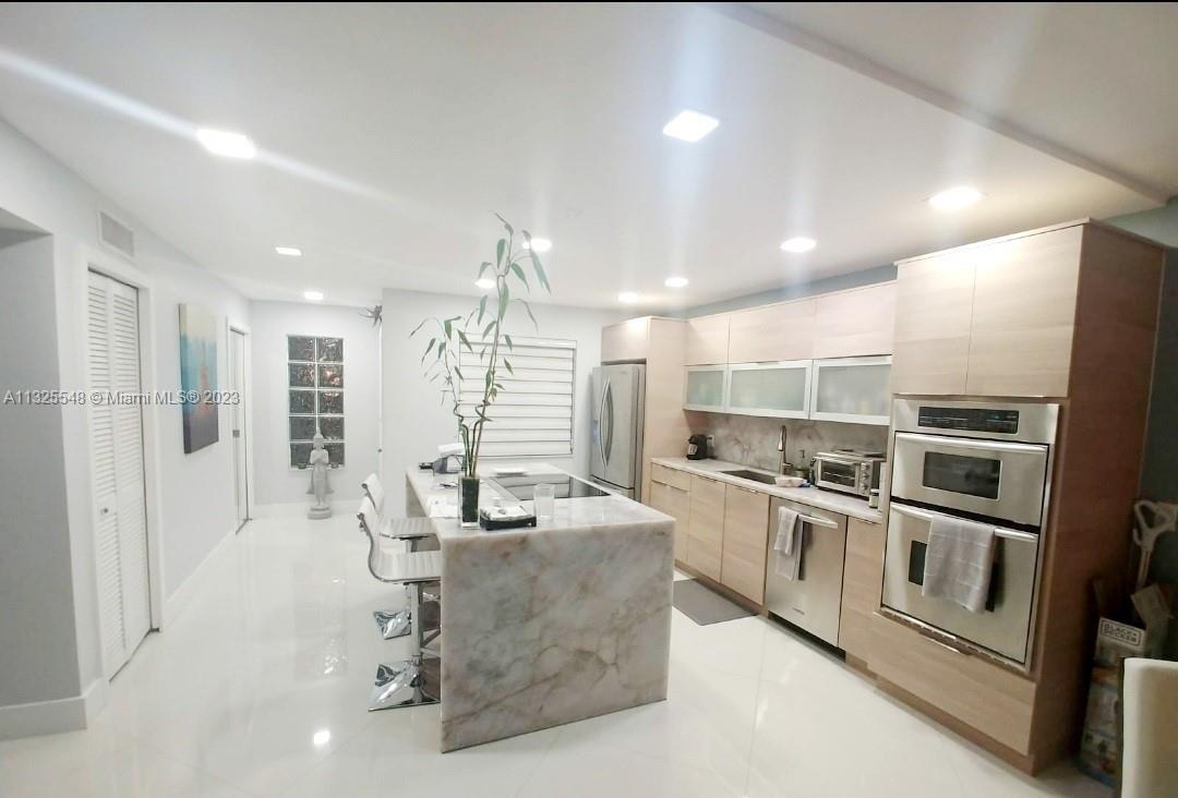 Photo of 401 Lakeview Dr #101 in Weston, FL