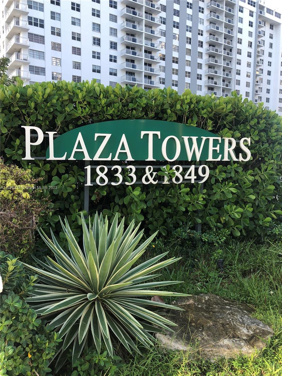 COMPLETELY REMODELED SPLIT FLOOR PLAN 2/2 APARTMENT. WELL-MAINTAINED UNIT TILE FLOOR, LARGE LIVING R