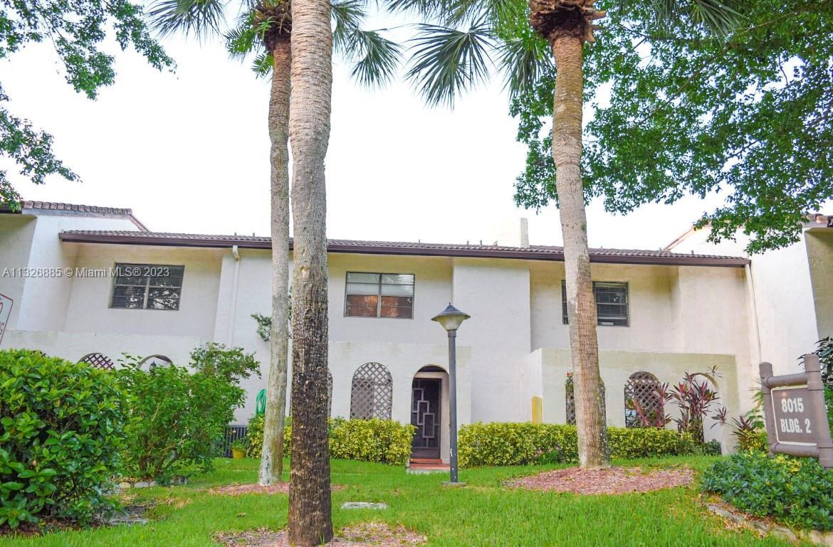 Beautiful 2 Bed 2.5 Bath. Enjoy relaxing lake views in your screened in patio directly facing the fo