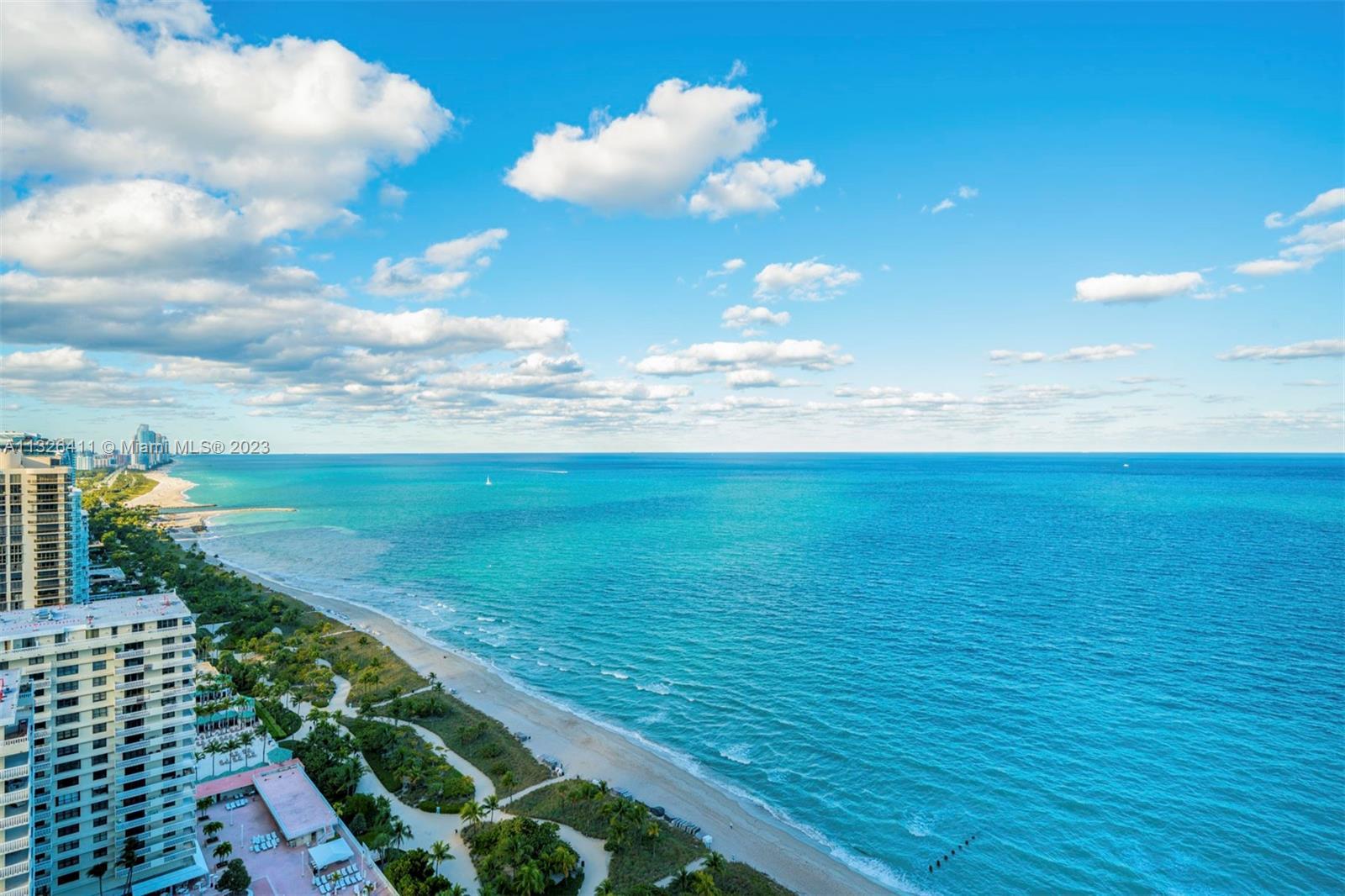 Indulge in an incomparable haven of elegance, taste, and location at St. Regis Bal Harbour. A privat