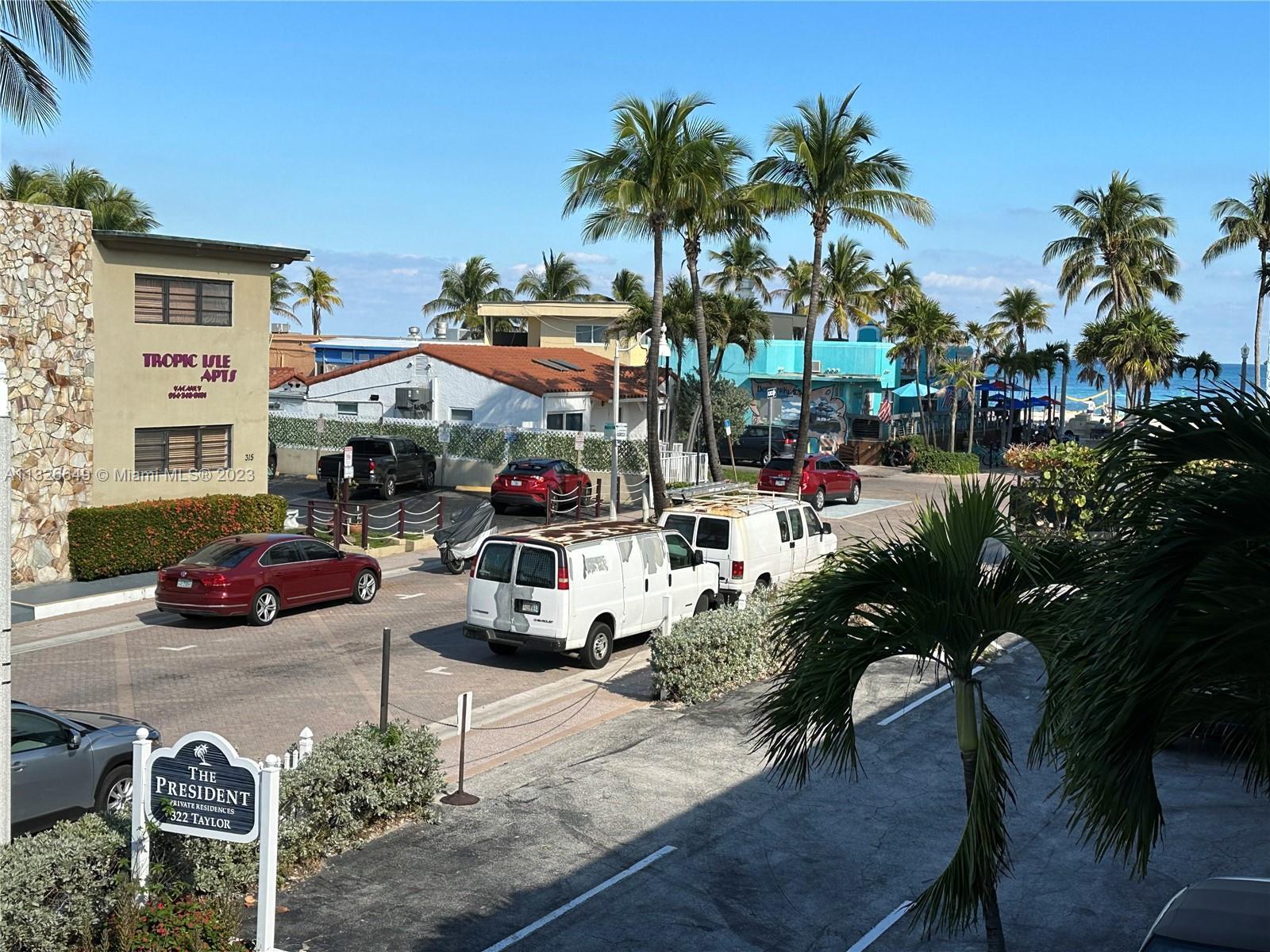 Photo of 322 Taylor St #2G in Hollywood, FL