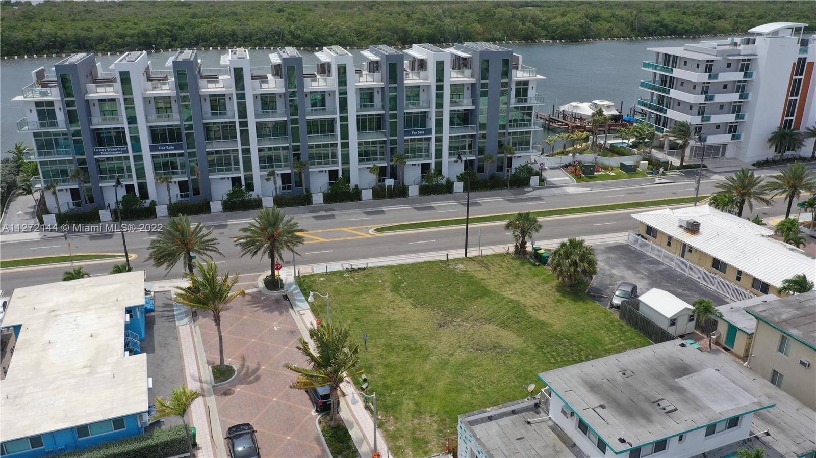 Photo of 2801 N Ocean Dr in Hollywood, FL