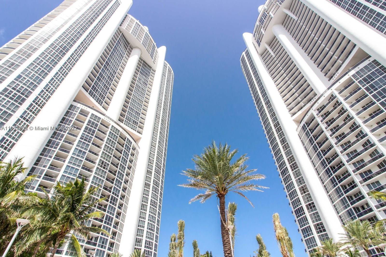 WELCOME TO ONE OF THE BEST BUILDINGS IN THE HEART OF SUNNY ISLES TRUMP ROYALE ! THE ONLY ONE 04 LINE