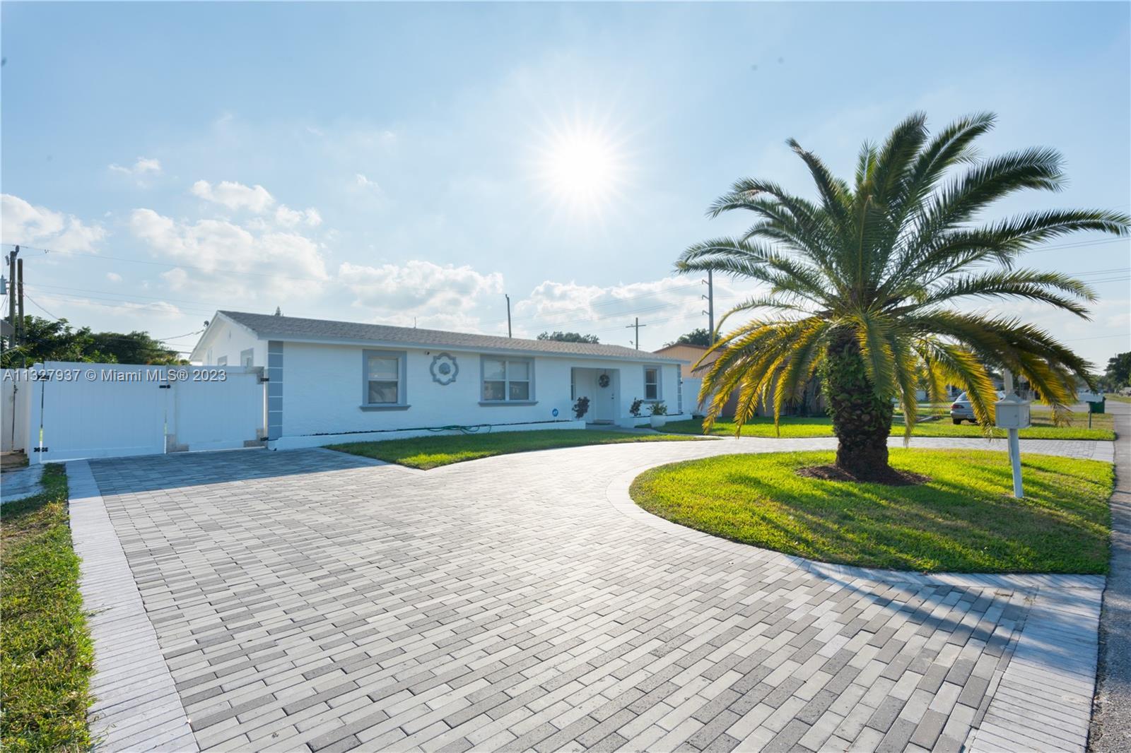 Photo of 6390 Plunkett St in Hollywood, FL