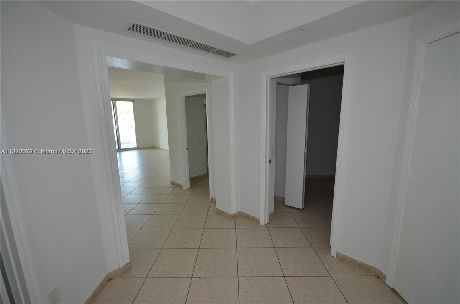 Photo of 21050 Point Pl #306 in Aventura, FL