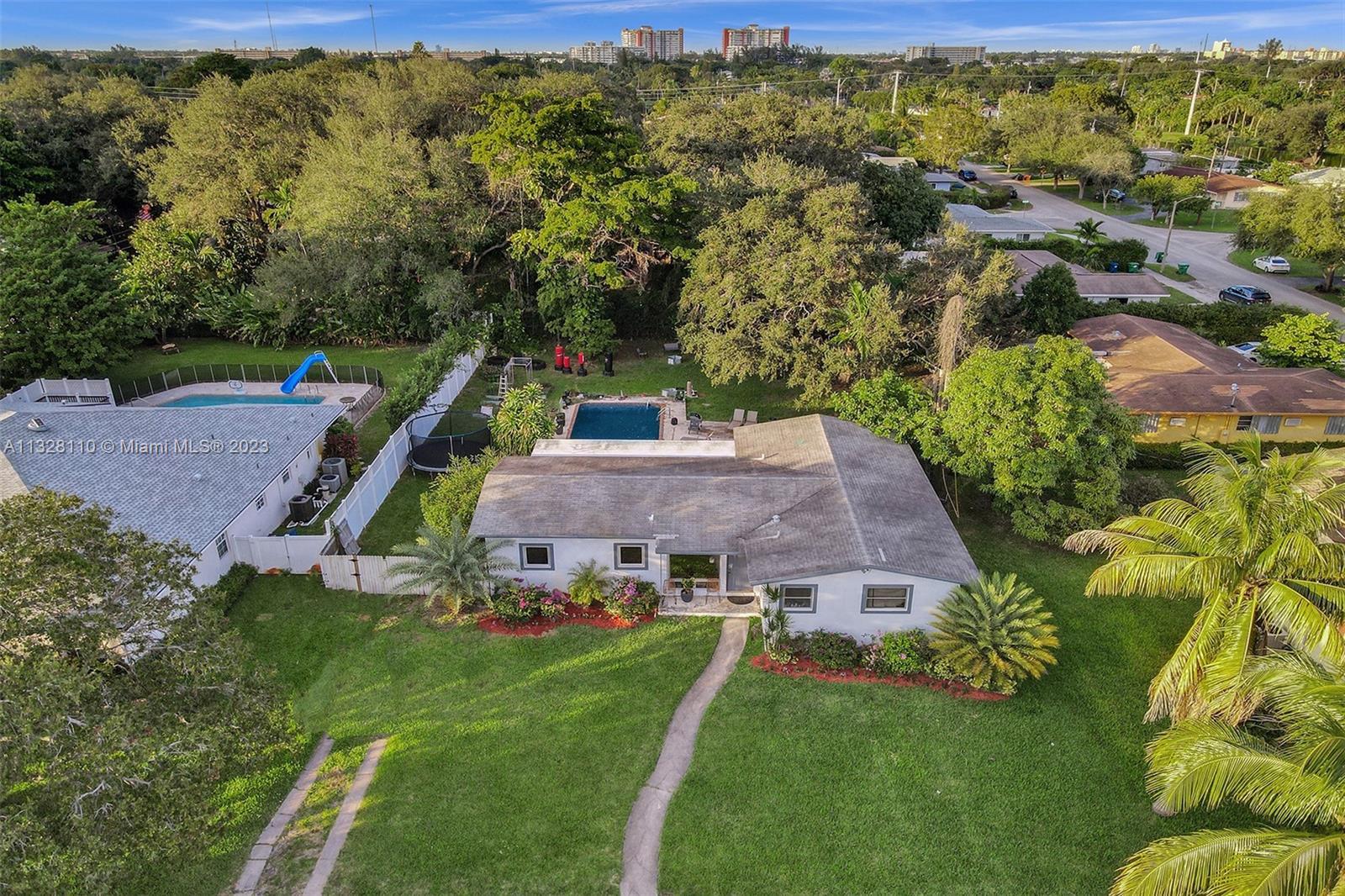 Photo of 1275 NE 173rd St in Miami, FL