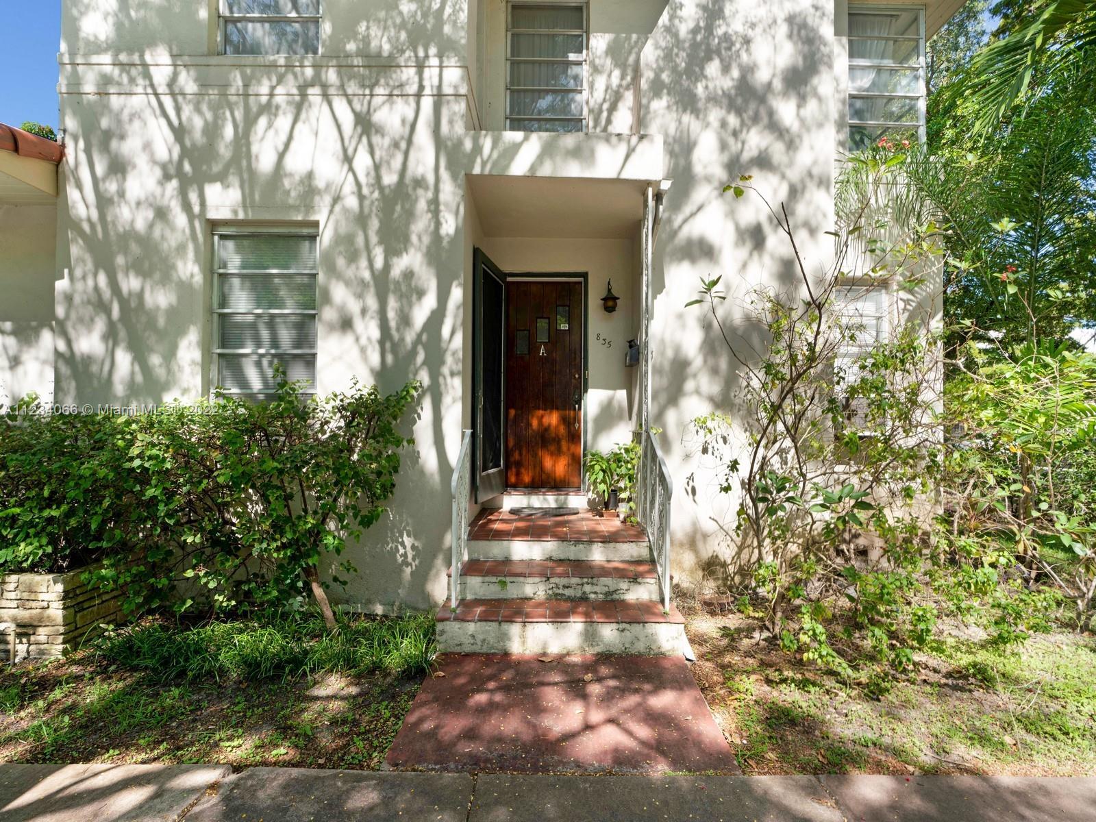 Photo of 835 Salzedo St in Coral Gables, FL