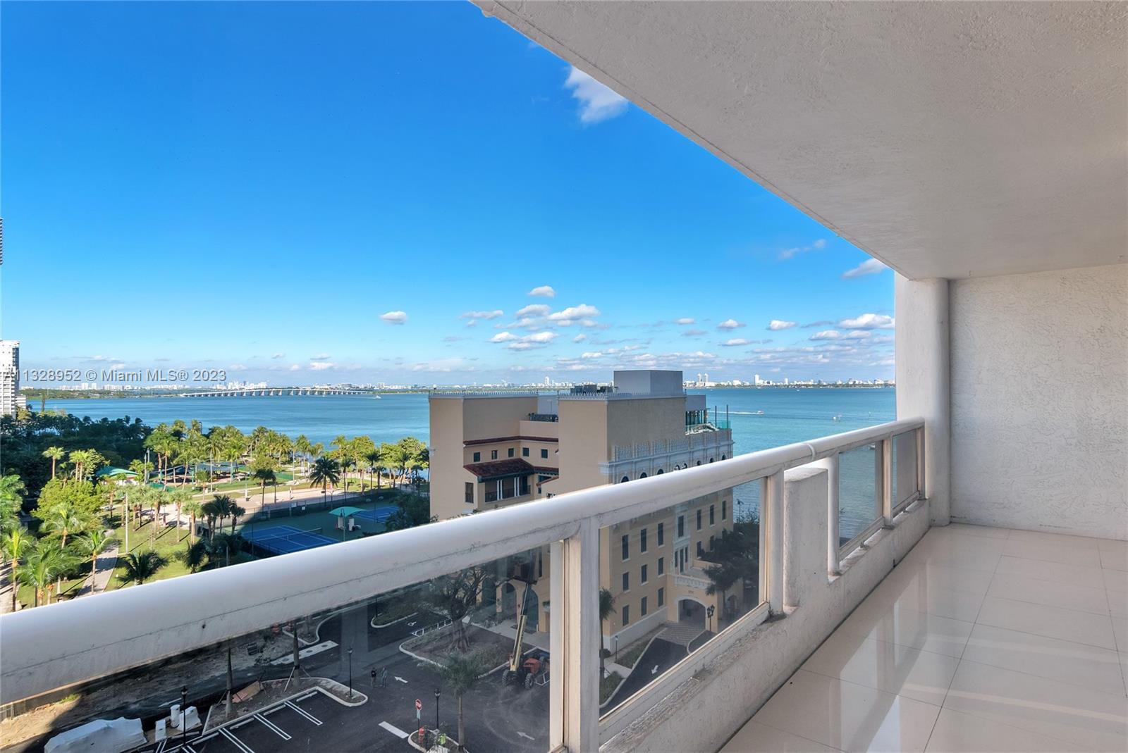 Stunning bay views with prime central location make this beautiful spacious one bedroom 1.5 bath a m