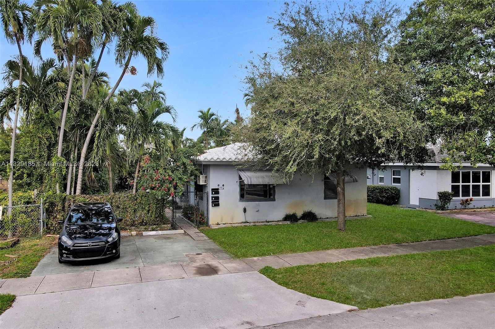 Hallandale Beach - Triplex - Will not last. Stop on by and check out this well income multi-family. 