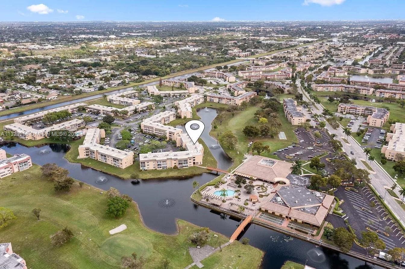 Photo of 9201 Sunrise Lakes Blvd #205 in Sunrise, FL