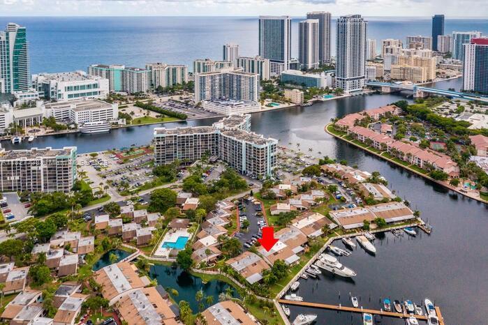 Photo of 425 Leslie Dr #0 in Hallandale Beach, FL