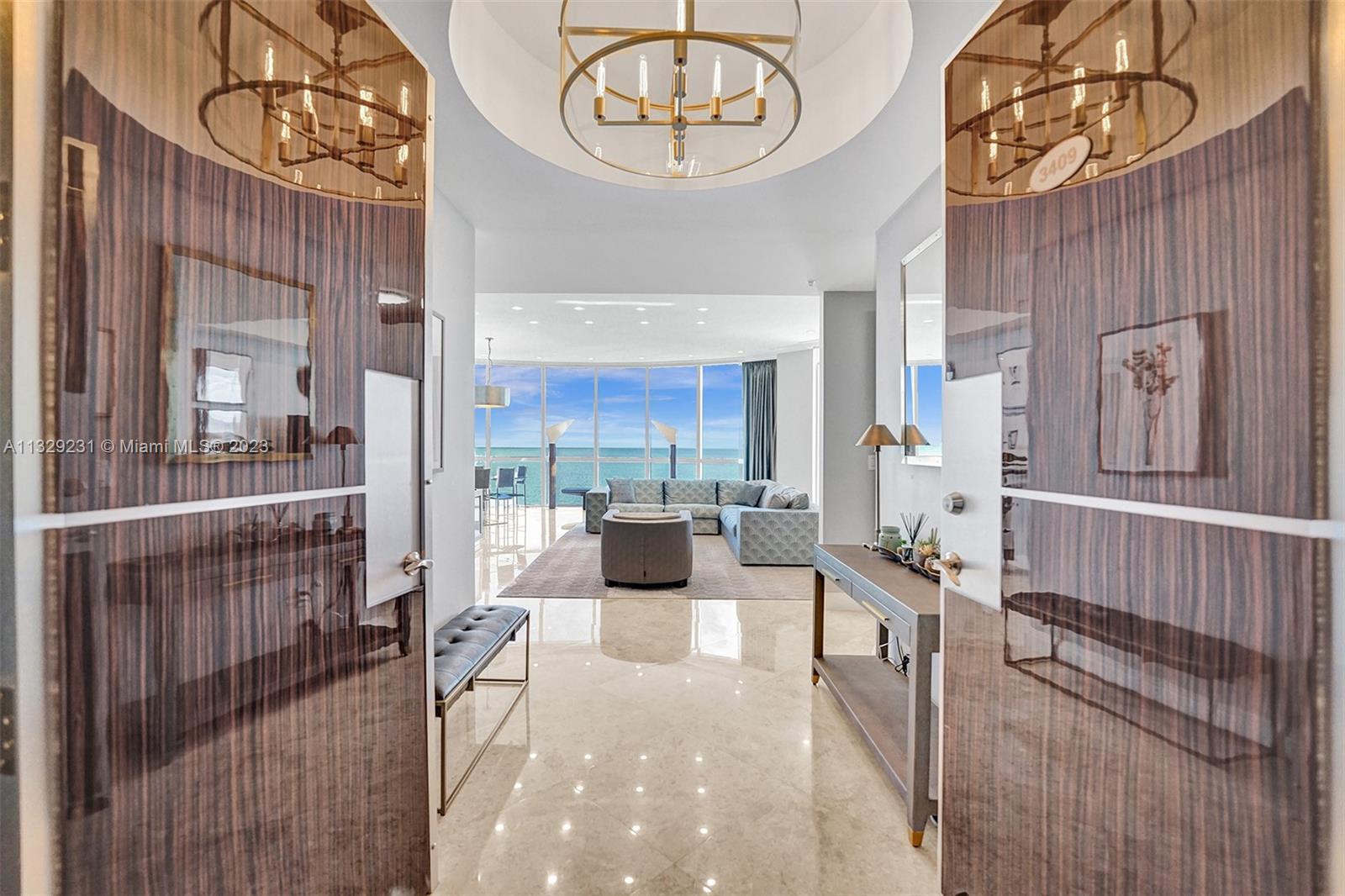 Spectacular 3 Bedroom / 3,5 Bathrooms + Den . Panoramic ocean and intracoastal views from spacious b
