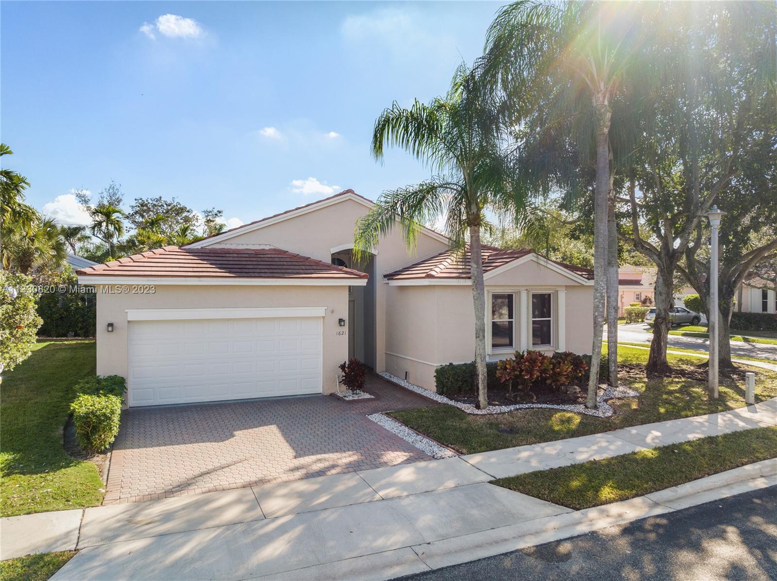 Photo of 1621 SW 149th Ave in Pembroke Pines, FL