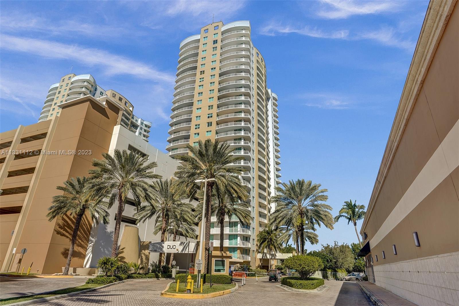 FULLY RENOVATED 3 BEDROOMS, 2 BATHROOM CONDO LOCATED IN PRIME HALLANDALE BEACH.
THE UNIT HAVE BEAUT
