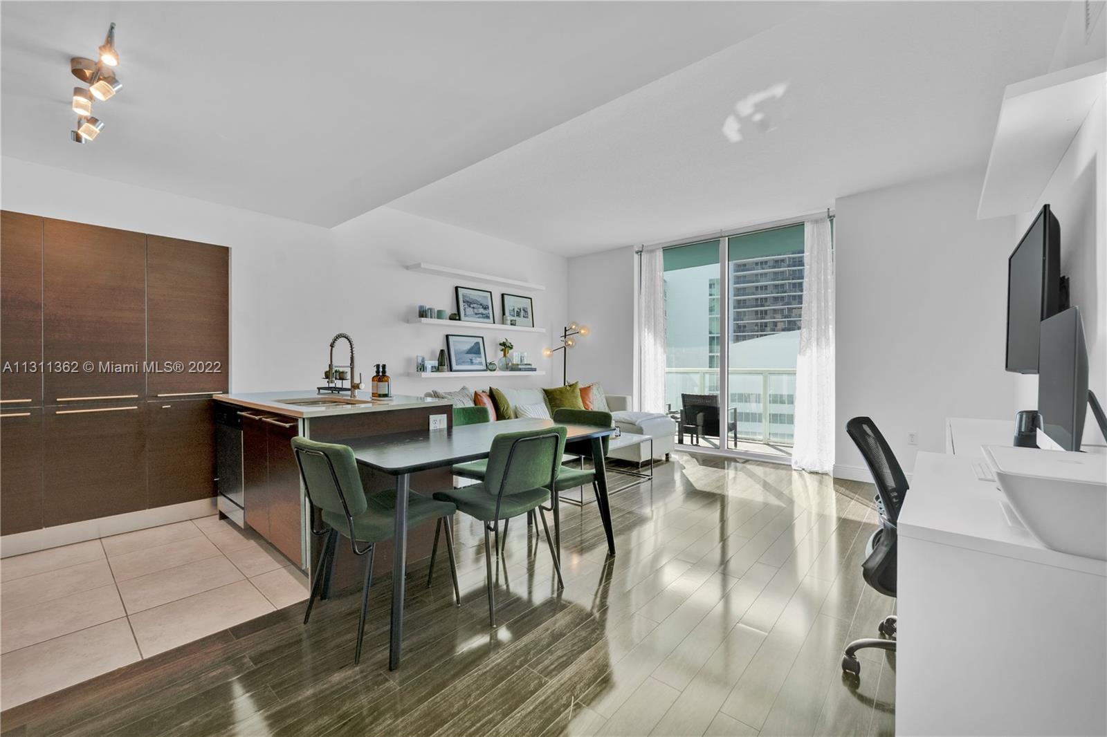 CENTRALLY LOCATED! Luxury condo 1 bed 1,5 bath in Quantum of the Bay across the street from Margaret