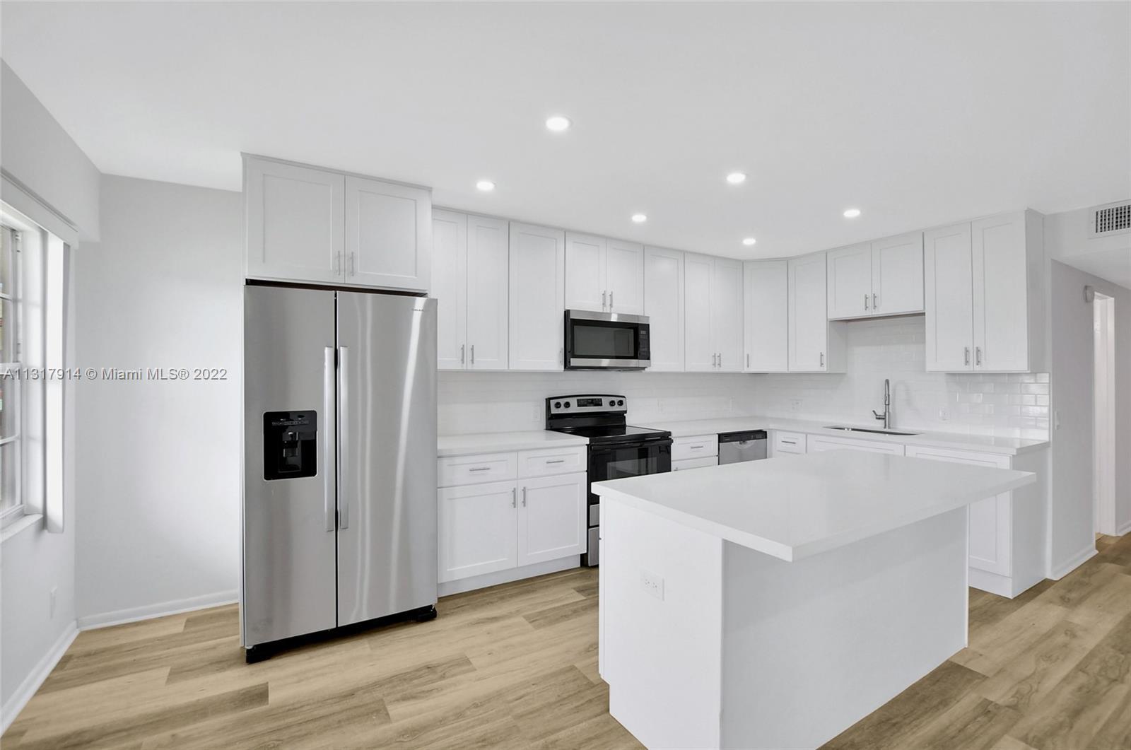 Fully remodeled 2Bed, 1.5 Bath condo. The heart of this condo is a gourmet chefs kitchen with top of