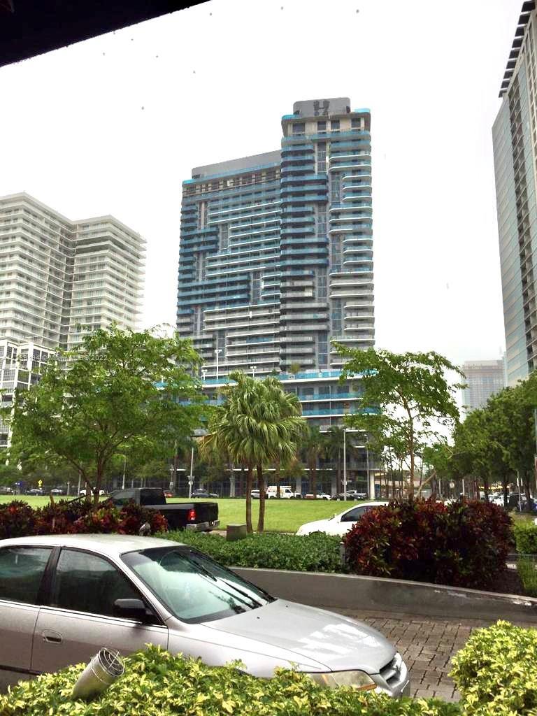 Spectacular Unit at  Hyde Midtown 1 bedroom 1.5 bathroom plus den with bay view . Most desirable lin