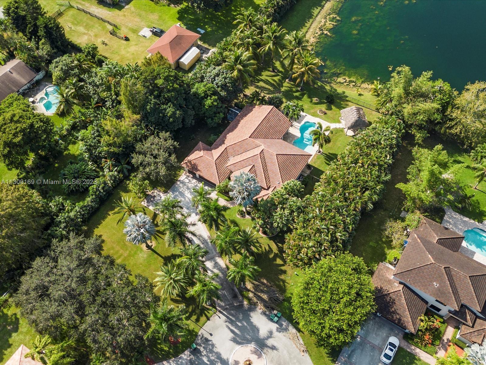 Photo of 3553 Crystal Ln in Davie, FL