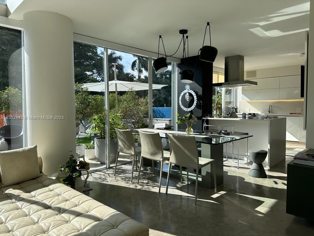 Amazing Townhouse apt unit at this building well known by its unique design. 3 bedrooms plus den ( o
