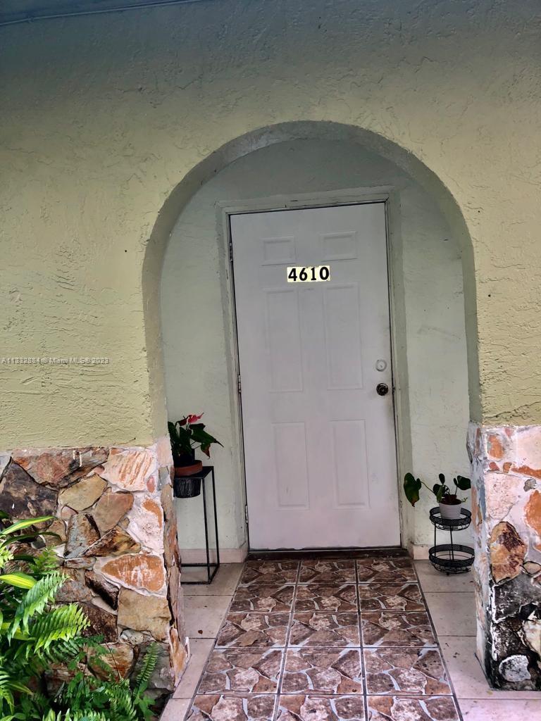 Photo of 4610 SW 43rd Ter in Dania Beach, FL