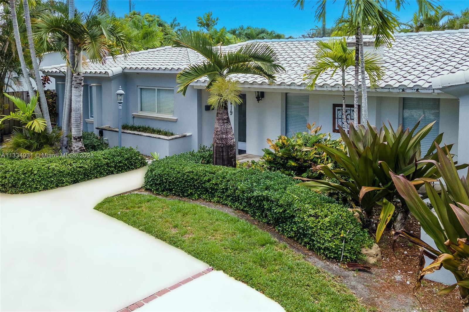 Photo of 1419 Washington St in Hollywood, FL