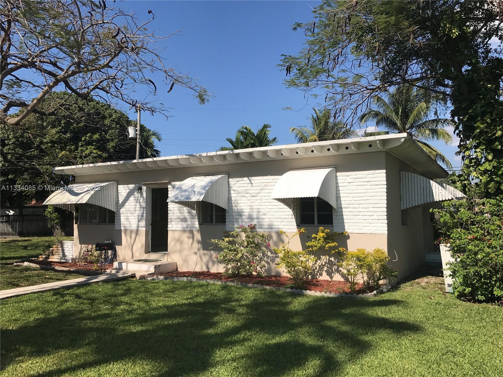 Photo of 201 Flagler Dr in Miami Springs, FL