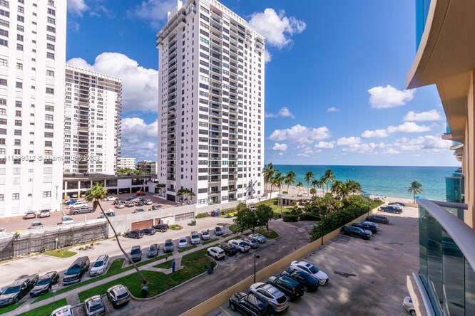 Spectacular oceanfront luxury building in hot Hollywood Beach! Beautiful condo 1/1.5 with ocean view