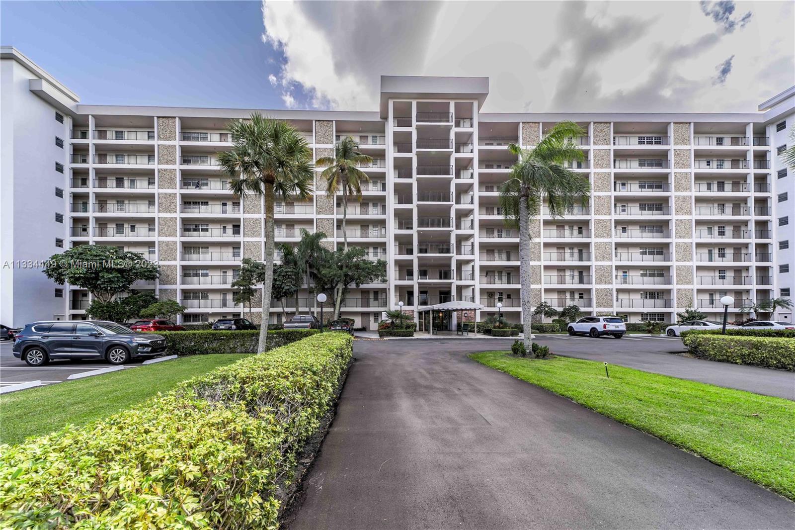 Excellent 1/1.5 in Palm Aire Area. All ages. Updated unit. Beautiful Golf views. Maintenance only $1