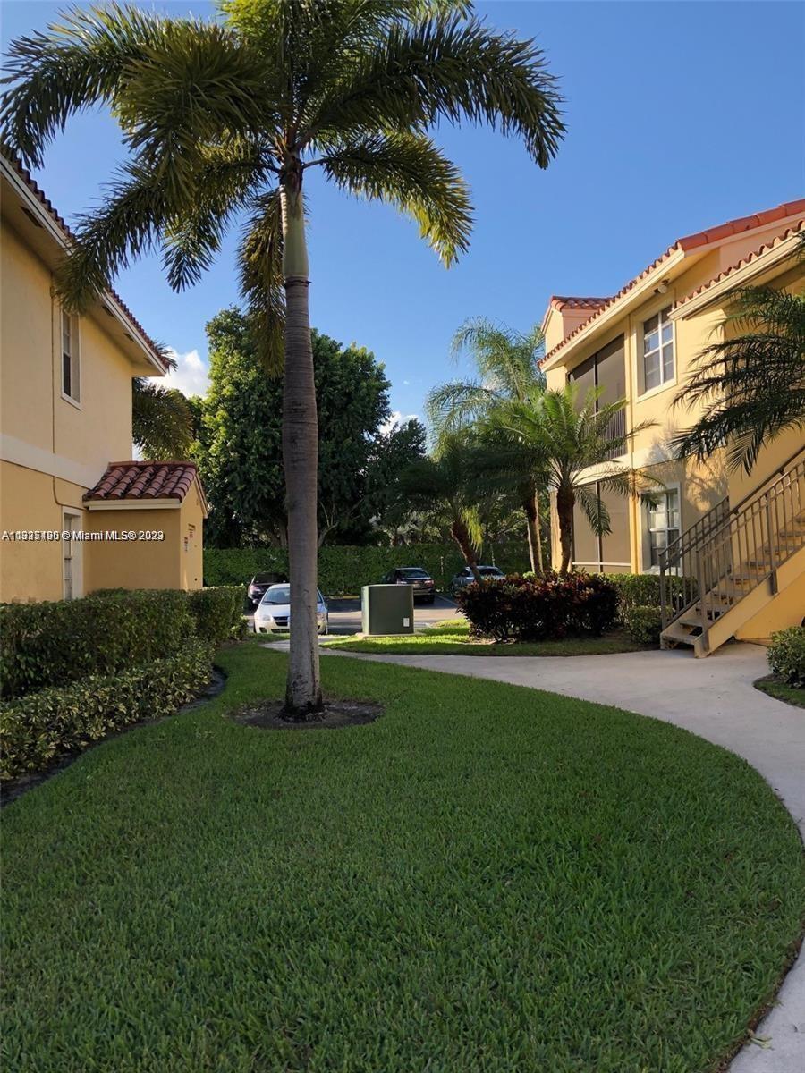 RARE TO FIND APARTMENT FIRST FLOOR IN THE BEST AREA IN POMPANO , FACING THE LAKE  . THIS APARTMENT C