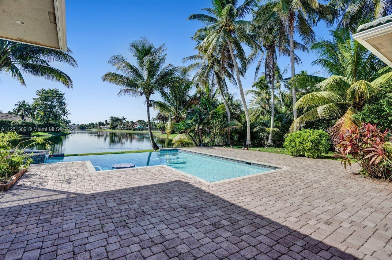Photo of 12600 N Stonebrook Cir in Davie, FL
