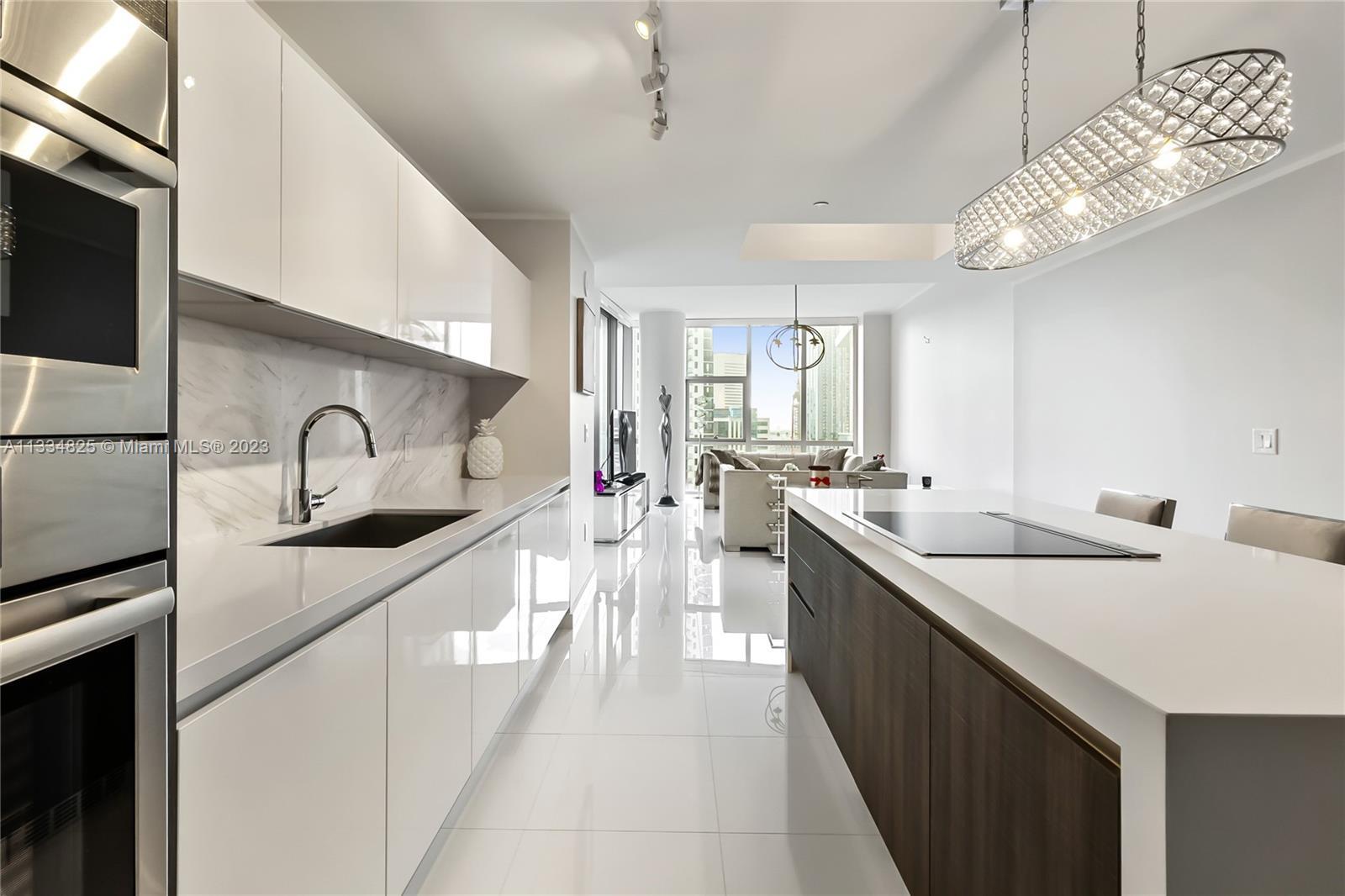 SE-Corner 3 bed PLUS DEN/ 4 bath Residence, 10 Ft ceilings w/private elevator foyer at the Miami Par