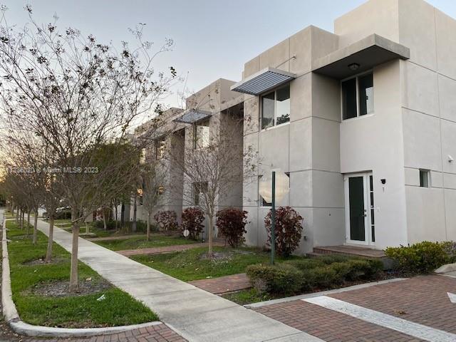 Premier multi-family investment property. Six (6) townhouses. With a total of 9,696 square feet of l