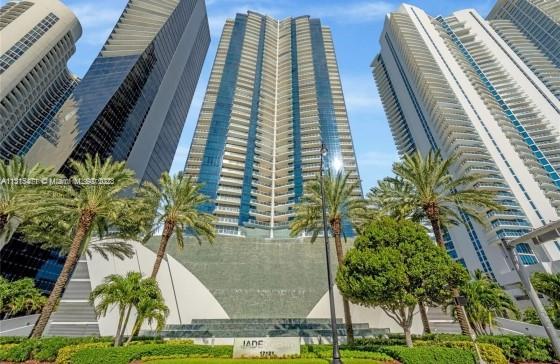 DON'T MISS THIS OPPORTUNITY TO OWN AT JADE OCEAN, IN THE HEART OF SUNNY ISLES BEACH, THIS BEAUTIFULL
