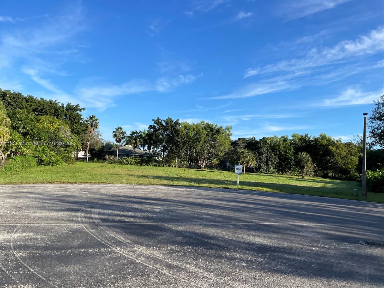 Photo of 25 Sw St in Davie, FL