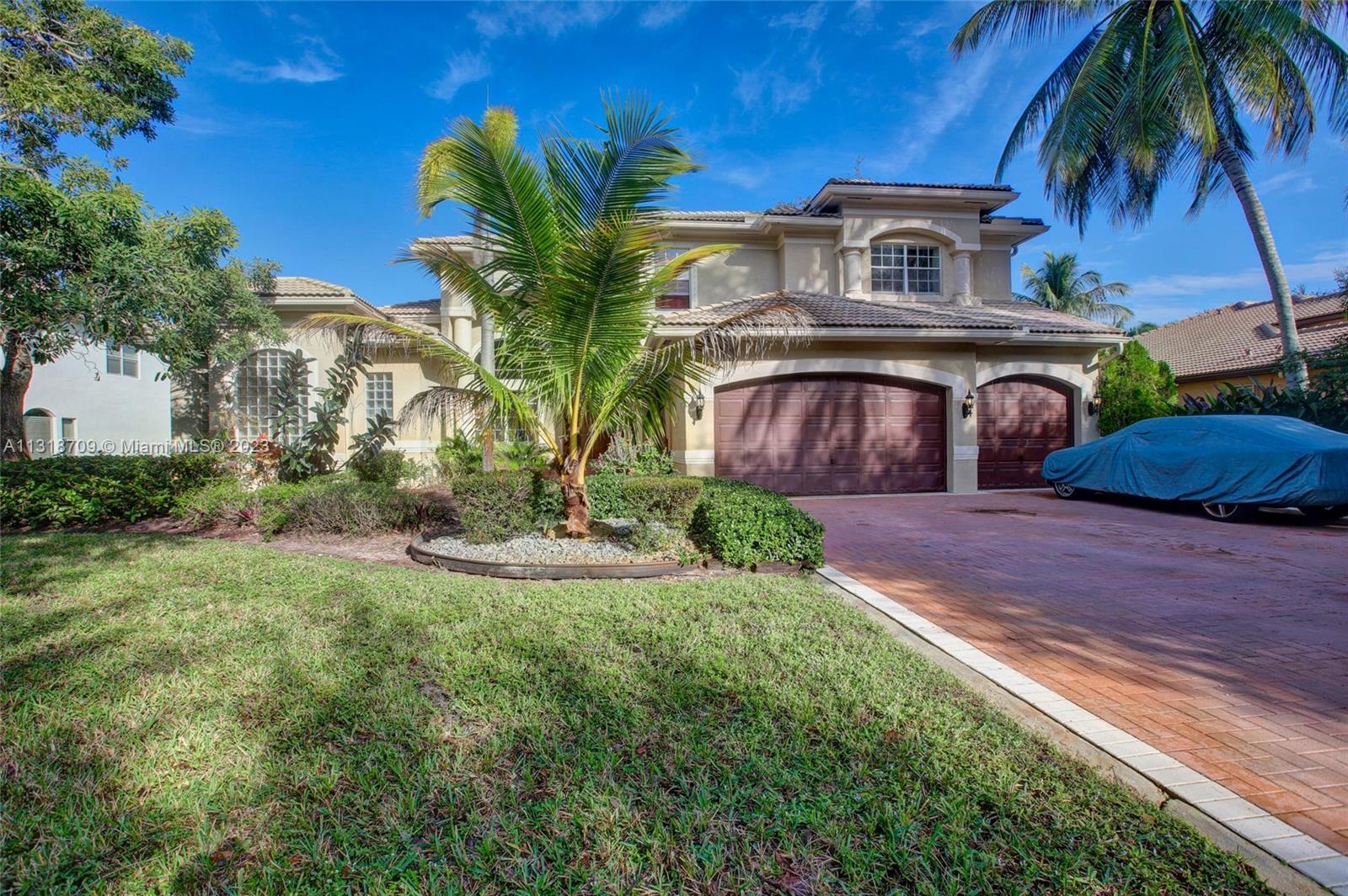 Photo of 10123 S Lake Vista Cir in Davie, FL