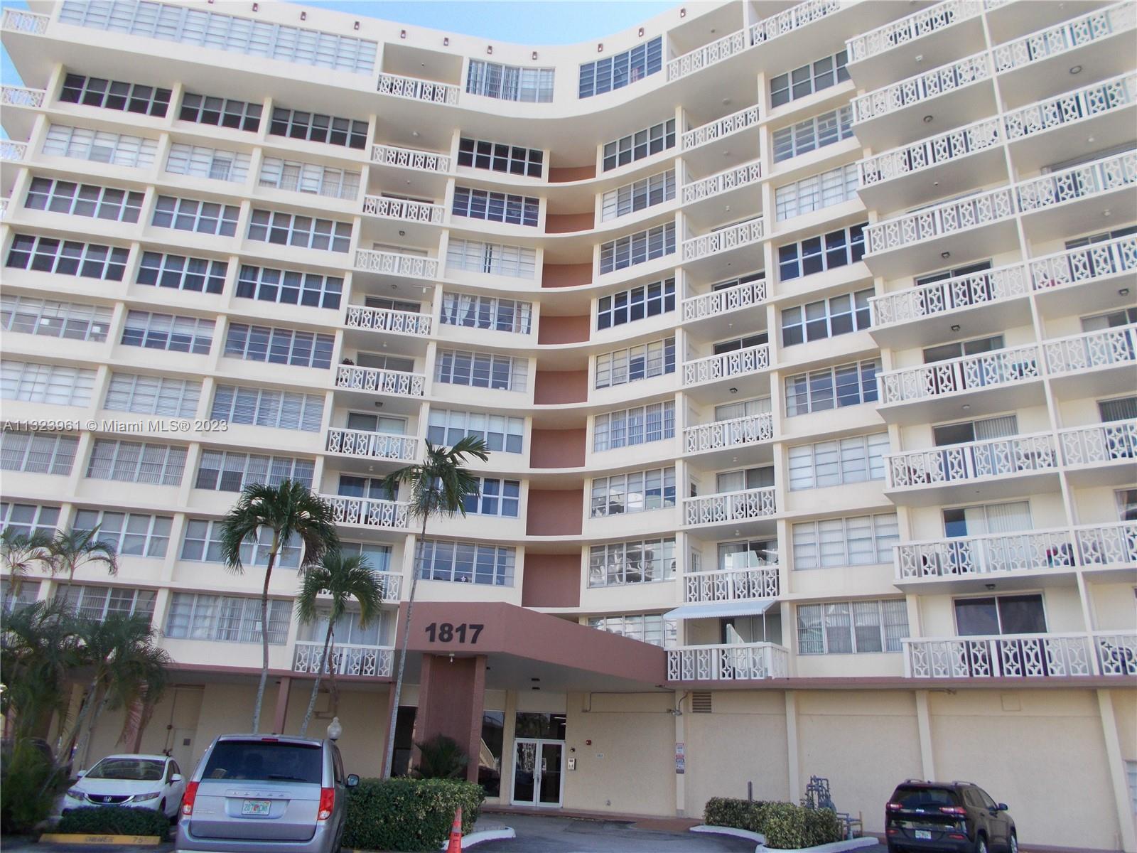 EXCELLENT LOCATION ACROSS FROM THE BEACH,CLOSE TO HOLLYWOOD BEACH,DIPLOMAT MALL AND 
RESTAURANTS.
