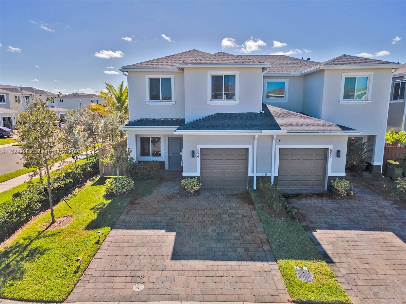 Photo of 894 SE 17th St in Homestead, FL