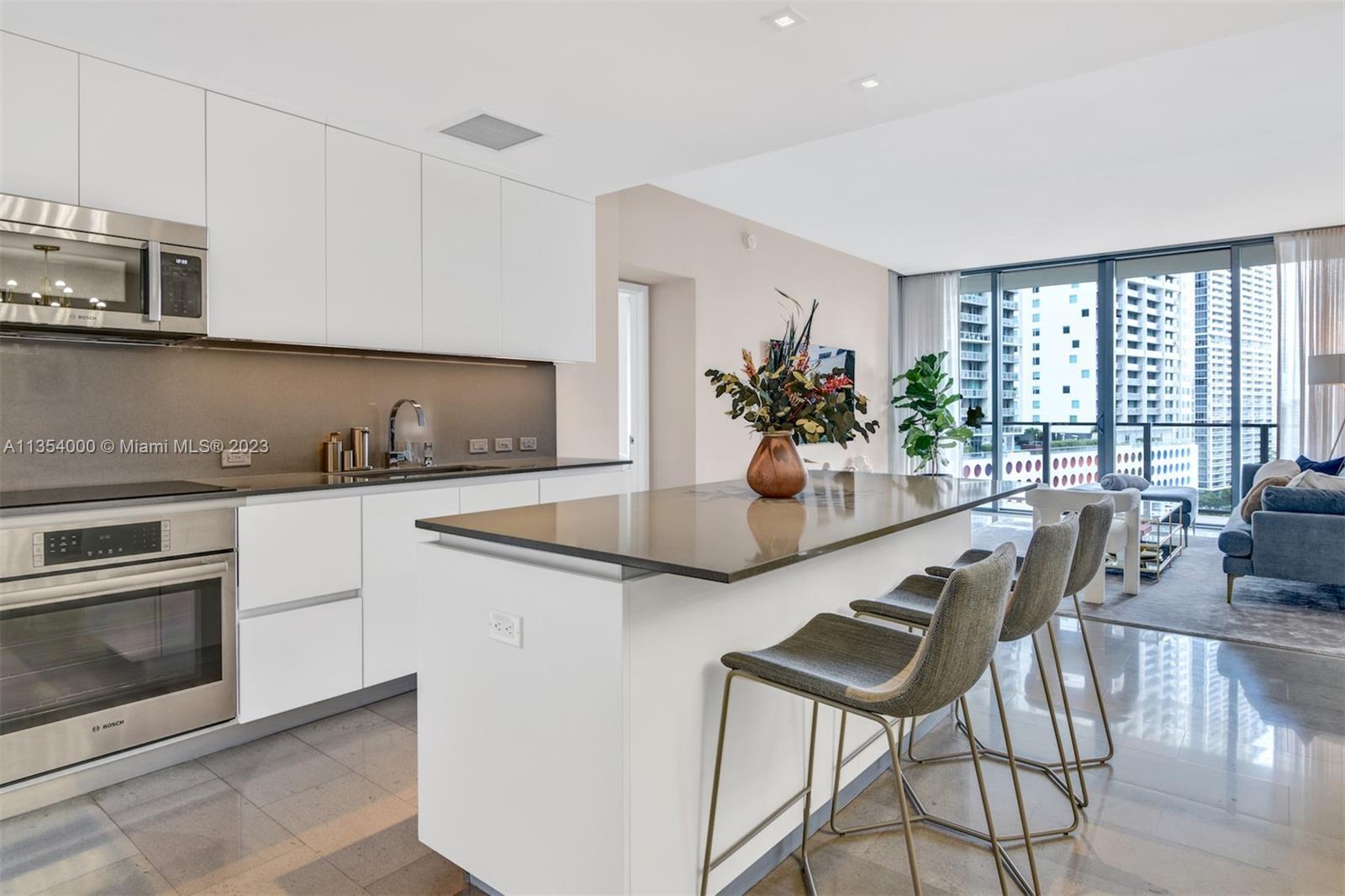 Enjoy living in exclusive Reach at Brickell City Center! Modern spacious 2 bedrooms 2 baths unit, la