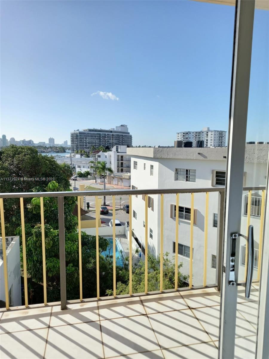 Large 1 Bedroom  2 Bath; 875 Sqft; unfurnished, tile floors, gated community, garage cover parking.
