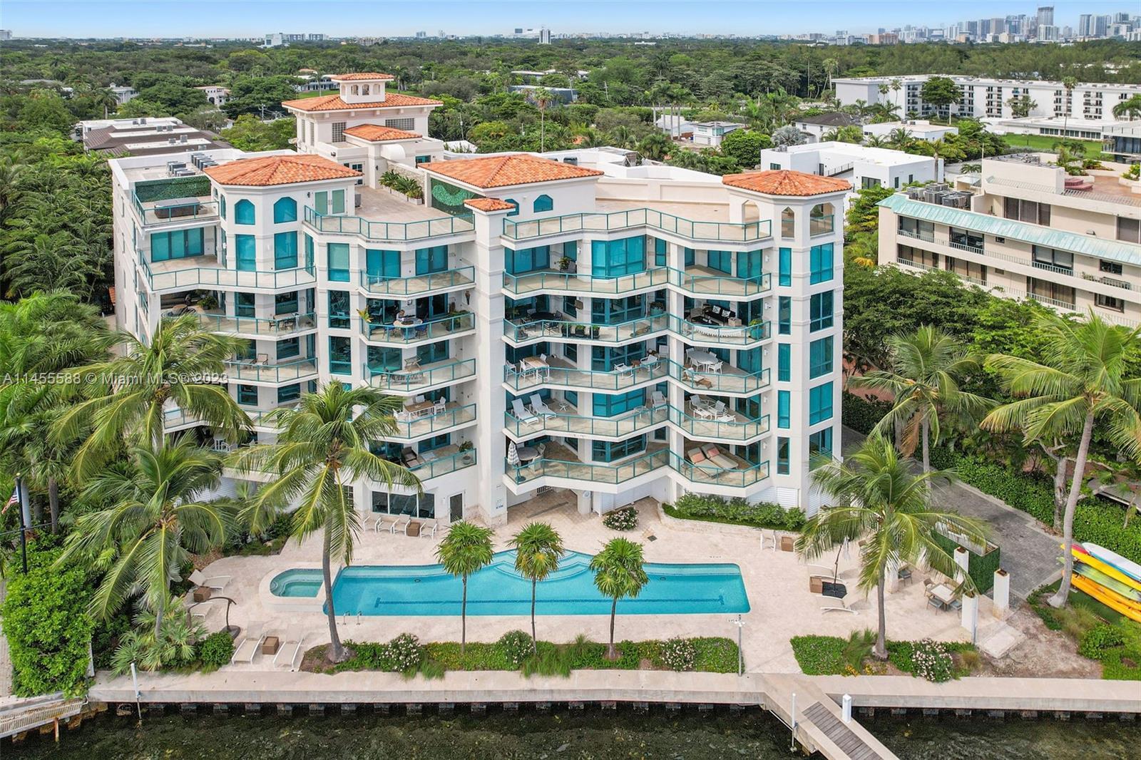 Photo of 1660 W Glencoe St #101 in Miami, FL