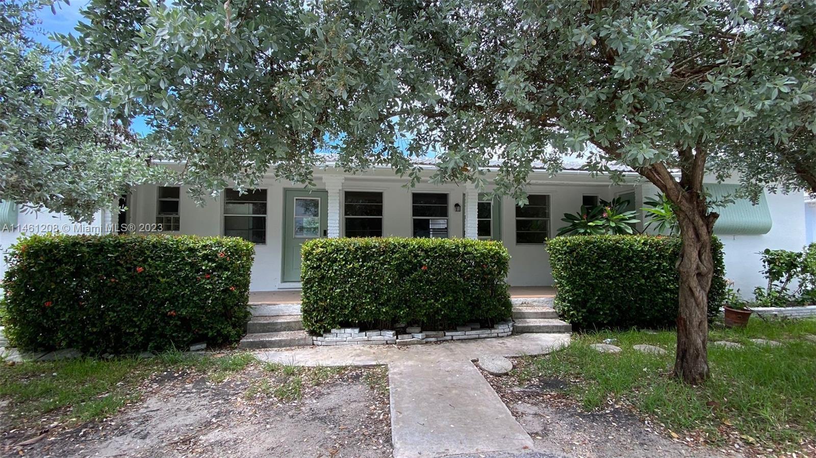 Rare opportunity to purchase a completely renovated fourplex in Hollywood beach. walking distance to
