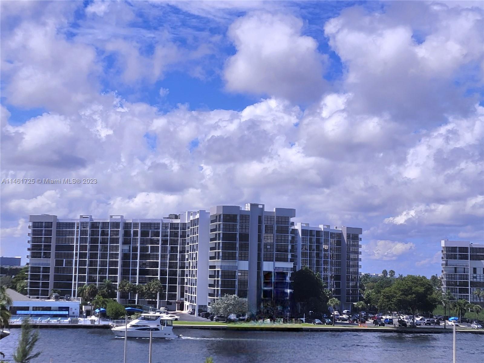 PARADISE AWAITS!  Perfect Oceanfront Corner Condo, Intracoastal Views, Large Sunny Pool Deck, Privat